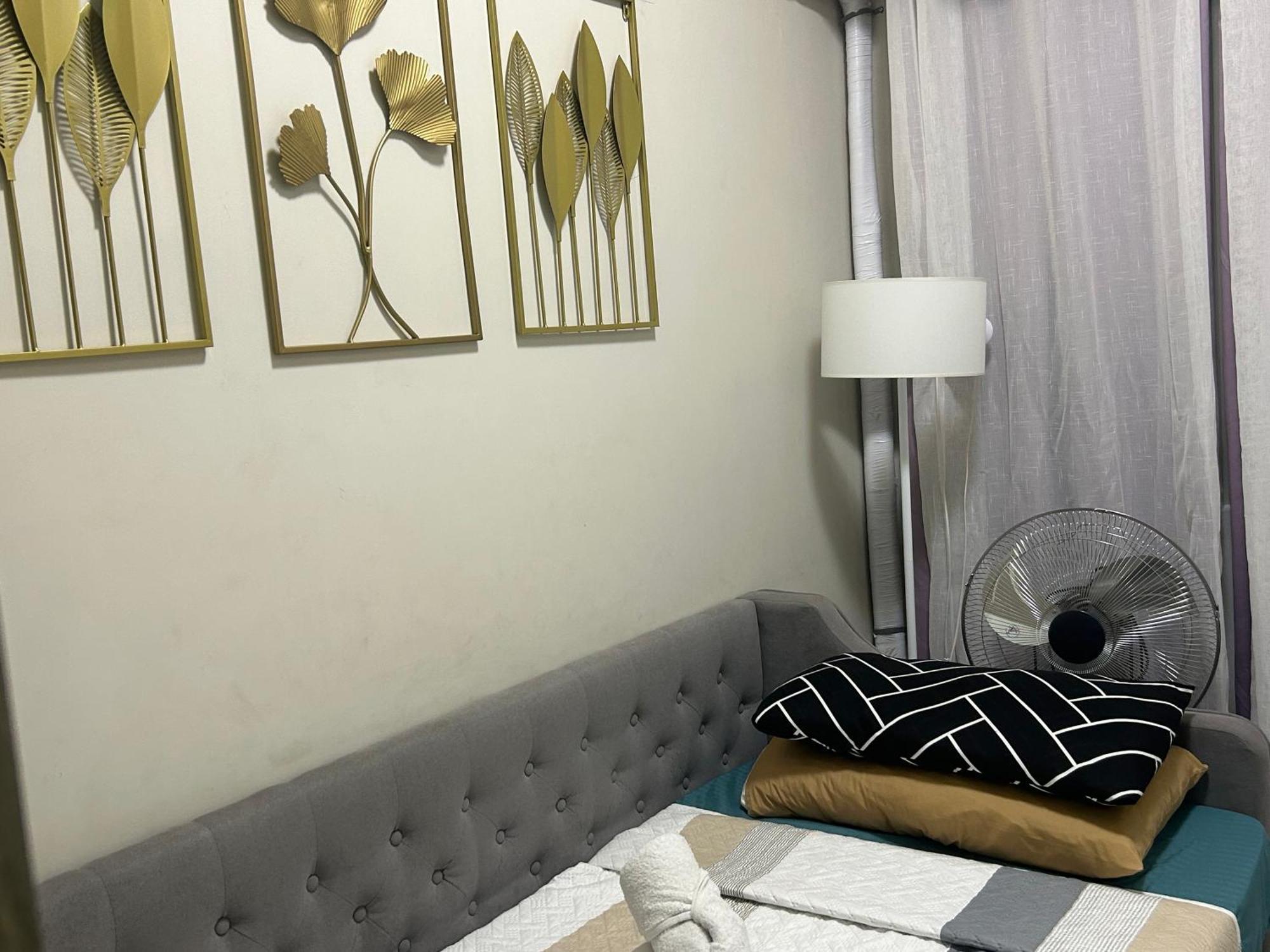 2Br Coast Residences Манила Экстерьер фото